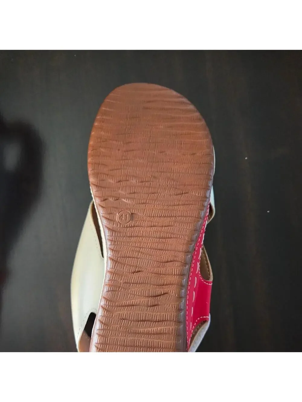 White and red leather sandals with criss-cross straps #summer #beachy